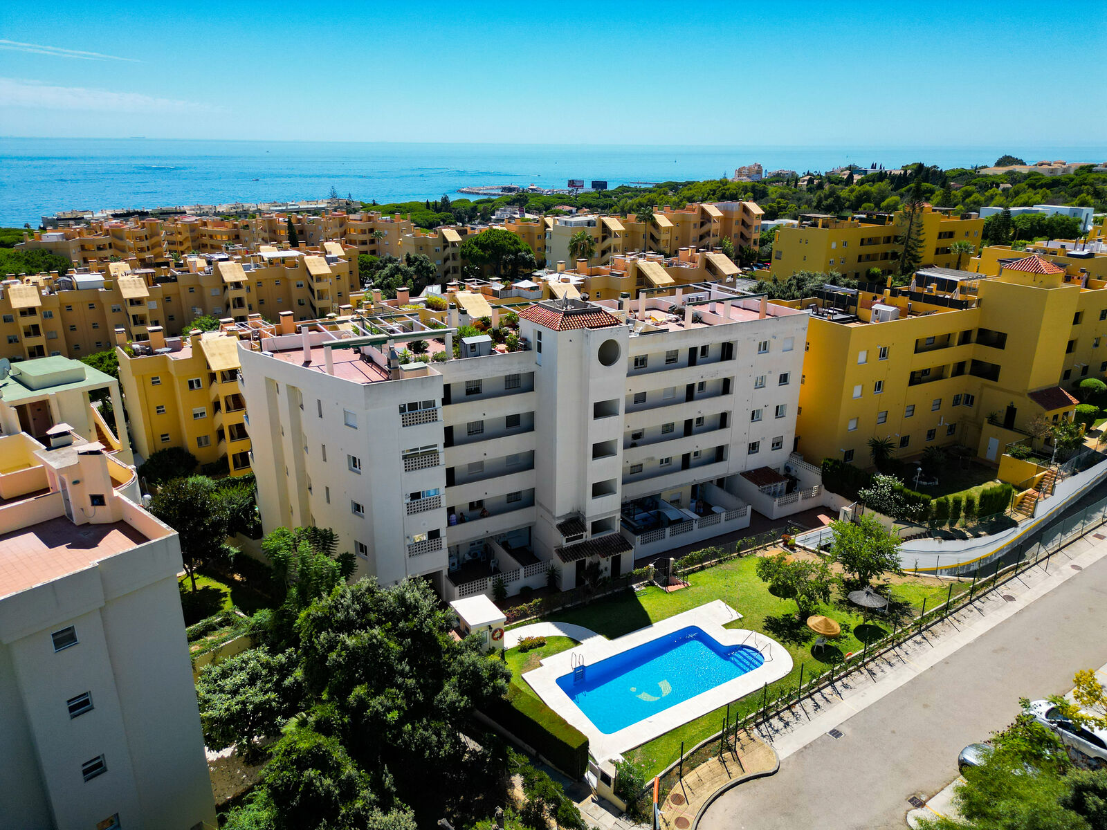 Penthouse with 80 m² Solarium, Calahonda | Echelon Estates