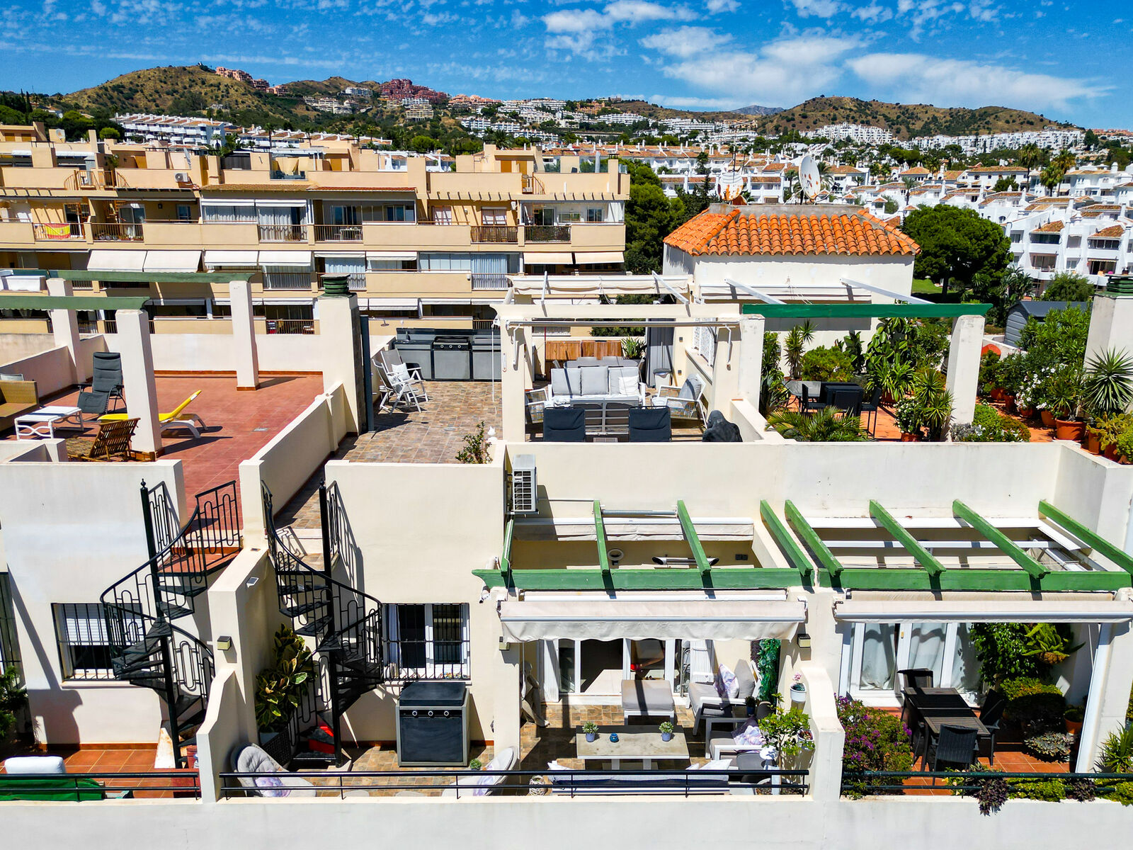 Penthouse with 80 m² Solarium, Calahonda | Echelon Estates